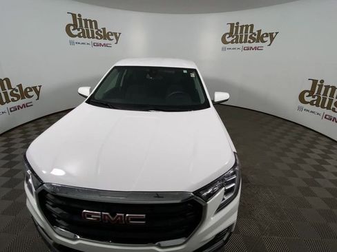 Used 2023 GMC Terrain SLE image 3