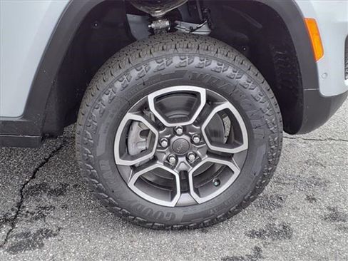 New 2022 Jeep Grand Cherokee Trailhawk w/ Advanced Protech Group II image 9