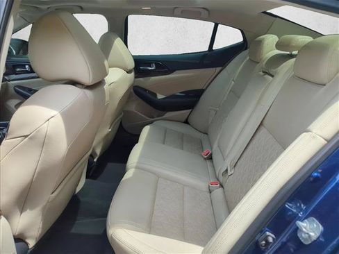 Used 2017 Nissan Maxima Platinum FWD image 18