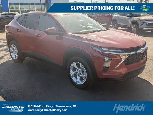 New 2026 Chevrolet Trax LS w/ LS Convenience Package FWD image 1
