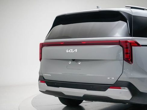 Used 2025 Kia Carnival EX FWD image 19