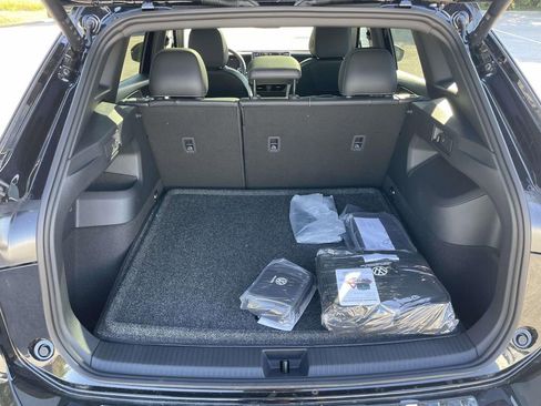 New 2026 Volkswagen Tiguan SE R-Line FWD image 8