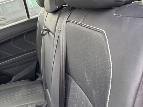 Used 2023 Volkswagen Tiguan SE image 11