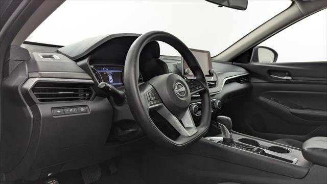 Used 2025 Nissan Altima 2.5 SV FWD image 22