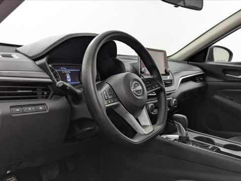 Used 2025 Nissan Altima 2.5 SV FWD image 22