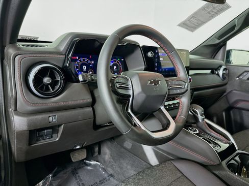 Used 2025 Chevrolet Colorado Z71 w/ Midnight Edition AWD/4WD image 9