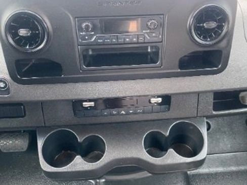 Used 2021 Mercedes-Benz Sprinter 2500 w/ Driver Convenience Package image 25