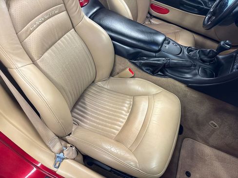 Used 2004 Chevrolet Corvette Convertible w/ Preferred Equipment Group image 59