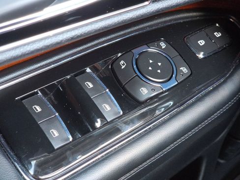 Used 2018 Lincoln Navigator Select w/ Technology Package AWD/4WD image 19