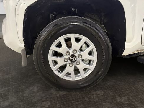 Used 2025 Toyota Tacoma SR5 AWD/4WD image 21