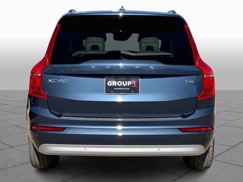 Used 2022 Volvo XC90 T6 Momentum w/ Advanced Package image 5