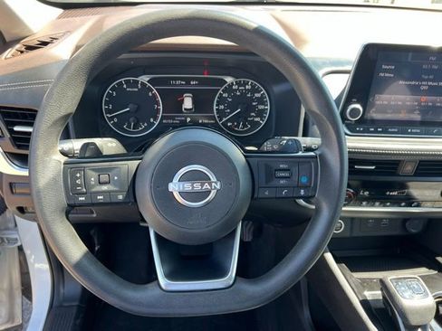 Used 2023 Nissan Rogue SV image 16