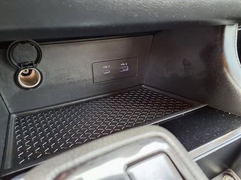 Used 2022 Nissan Pathfinder SV image 21