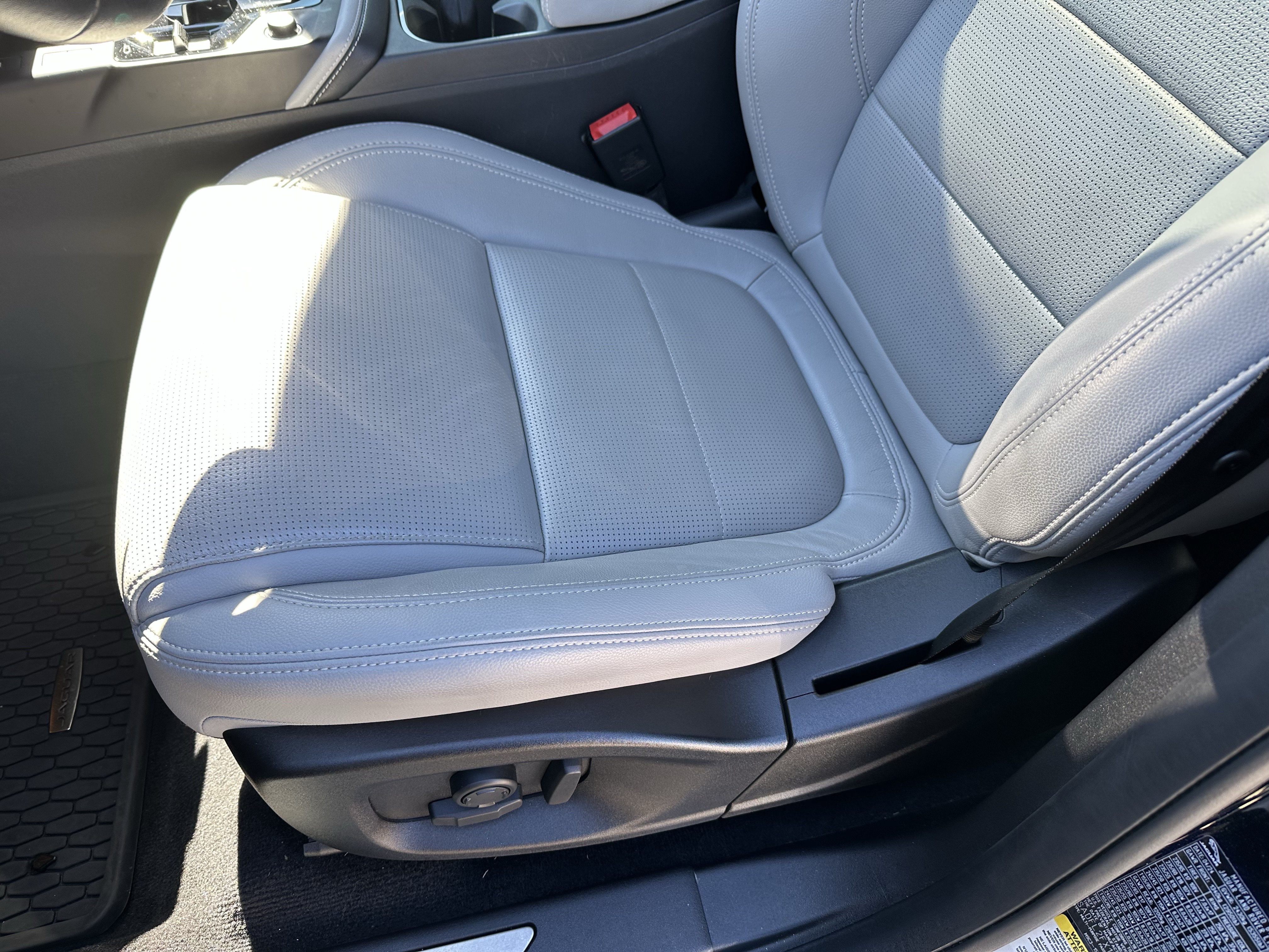Used 2024 Jaguar E-PACE R-Dynamic SE AWD/4WD image 18