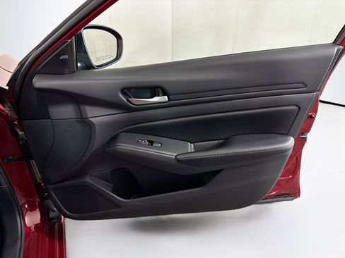 Used 2025 Nissan Altima 2.5 SV image 30