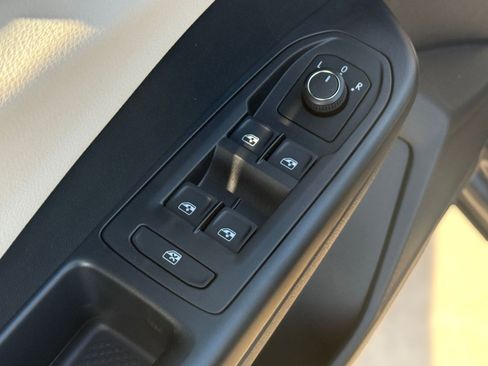 New 2026 Volkswagen Taos S image 21