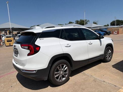 Used 2023 GMC Terrain SLT FWD image 9