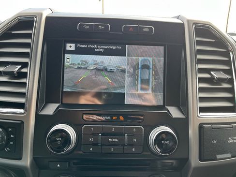 Used 2016 Ford F150 Platinum w/ Equipment Group 701A Luxury image 14