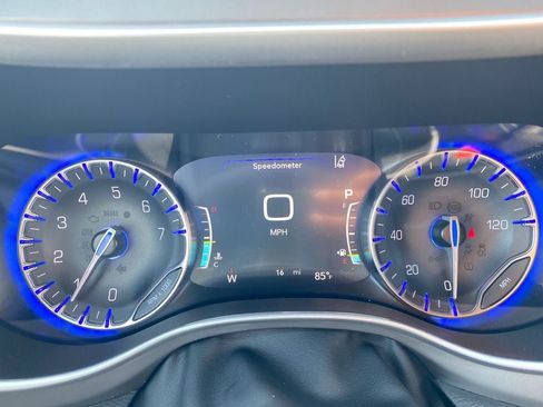New 2027 Chrysler Pacifica Limited w/ Family Tech Group AWD/4WD image 16