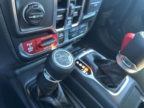 New 2025 Jeep Gladiator Mojave image 70