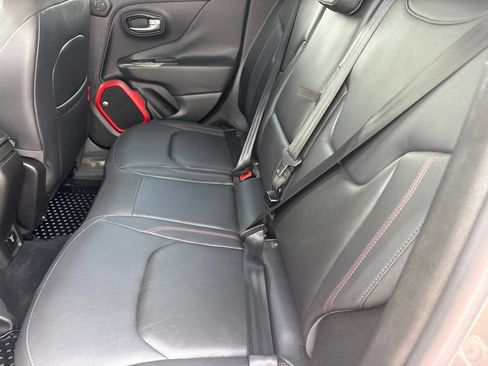 Used 2016 Jeep Renegade Trailhawk w/ Premium Trailhawk Package AWD/4WD image 25