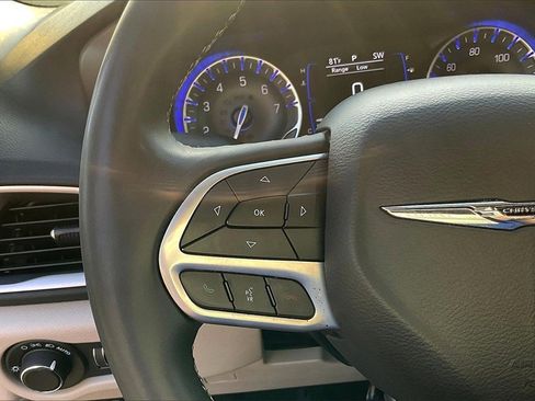 Used 2023 Chrysler Voyager LX image 16