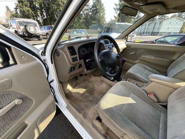 Used 1998 Nissan Frontier XE AWD/4WD image 10