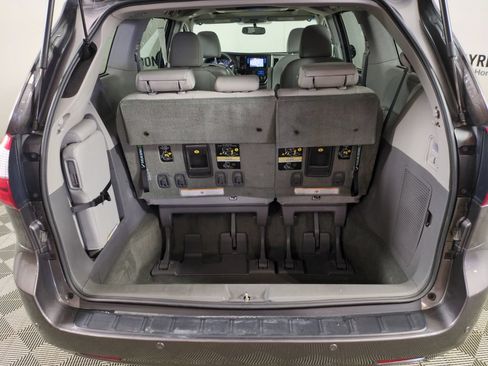 Used 2017 Toyota Sienna XLE Premium w/ Protection Package FWD image 26