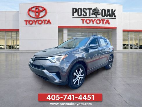 Used 2017 Toyota RAV4 LE FWD image 1