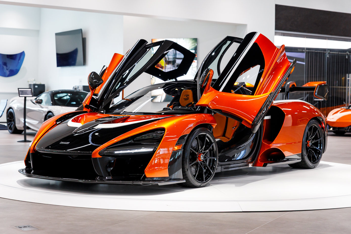 Used 2019 McLaren Senna RWD image 41