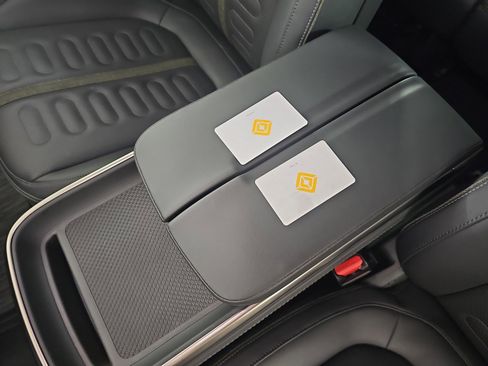 Used 2024 Rivian R1S Adventure image 29