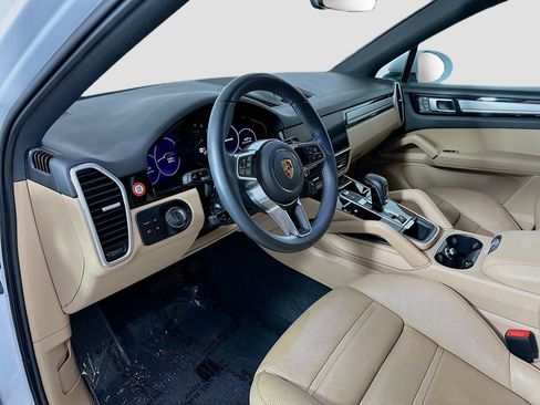 Certified 2023 Porsche Cayenne Platinum Edition AWD/4WD image 4