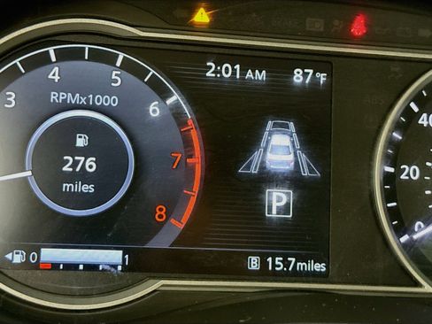 Used 2023 Nissan Versa SV FWD image 13