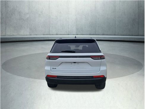 New 2025 Jeep Grand Cherokee Altitude image 6