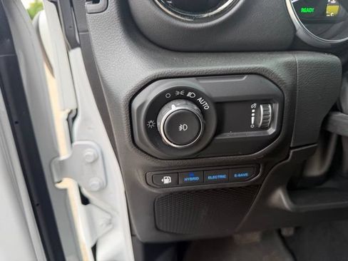 Used 2023 Jeep Wrangler Unlimited Sahara AWD/4WD image 11