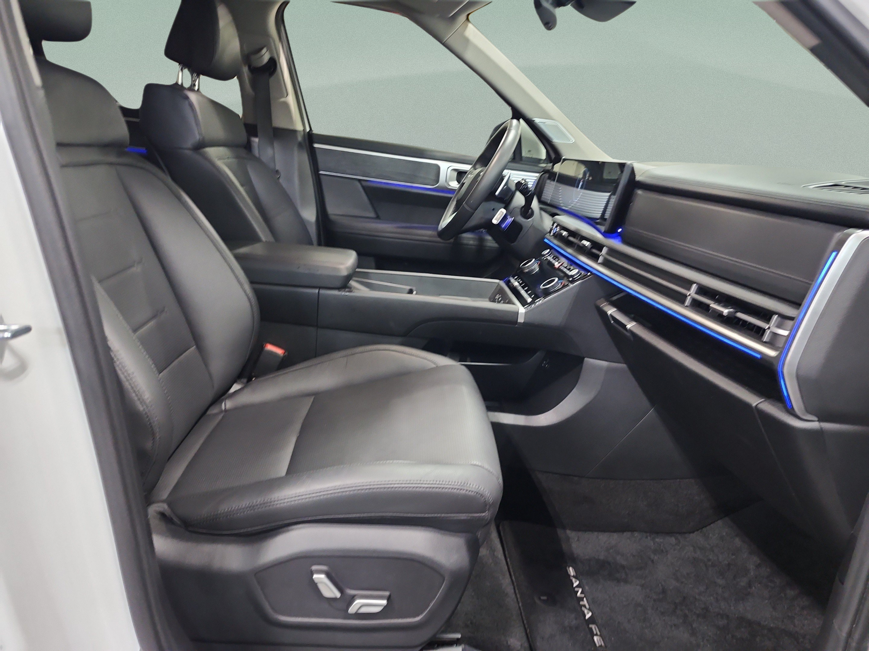 Certified 2025 Hyundai Santa Fe Limited FWD image 16