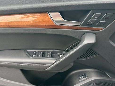 Used 2021 Audi Q5 Premium Plus w/ Premium Plus Package image 12