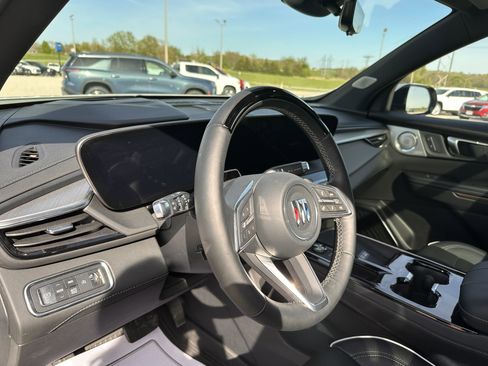 Certified 2025 Buick Enclave Avenir w/ Super Cruise Package image 18