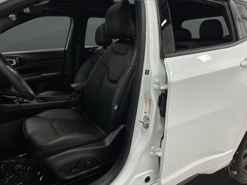 Certified 2025 Jeep Compass Limited w/ High Altitude Package image 4