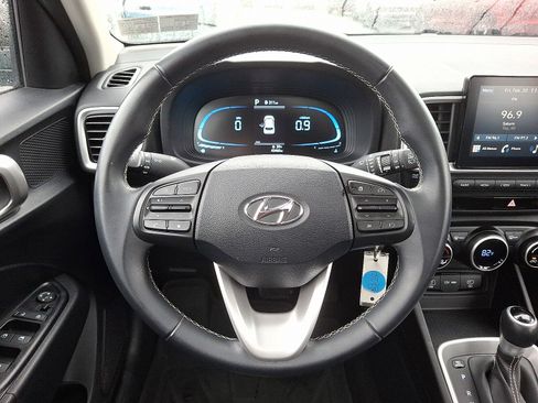 Certified 2023 Hyundai Venue SEL image 19