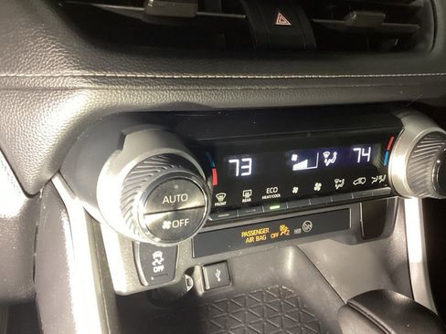 Used 2021 Toyota RAV4 XLE image 14