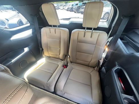 Used 2017 Ford Explorer XLT w/ Equipment Group 202A FWD image 13