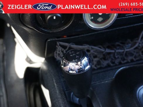 Used 2014 Jeep Wrangler Unlimited Sahara w/ Dual Top Group AWD/4WD image 21