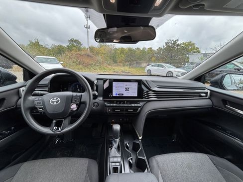 Used 2025 Toyota Camry LE image 32