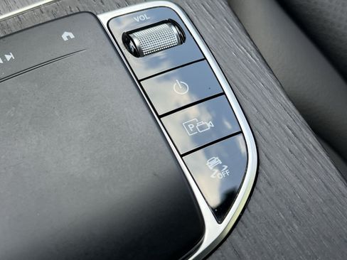 Used 2022 Mercedes-Benz GLC 300 4MATIC Coupe image 40