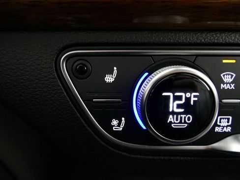 Used 2024 Audi Q5 e Prestige w/ Prestige Package image 22