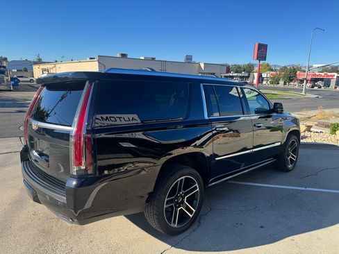 Used 2017 Cadillac Escalade ESV Premium Luxury image 5