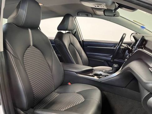 Used 2022 Toyota Camry SE image 10