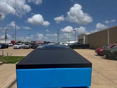 Used 2025 Tesla Cybertruck AWD Crew Cab image 12