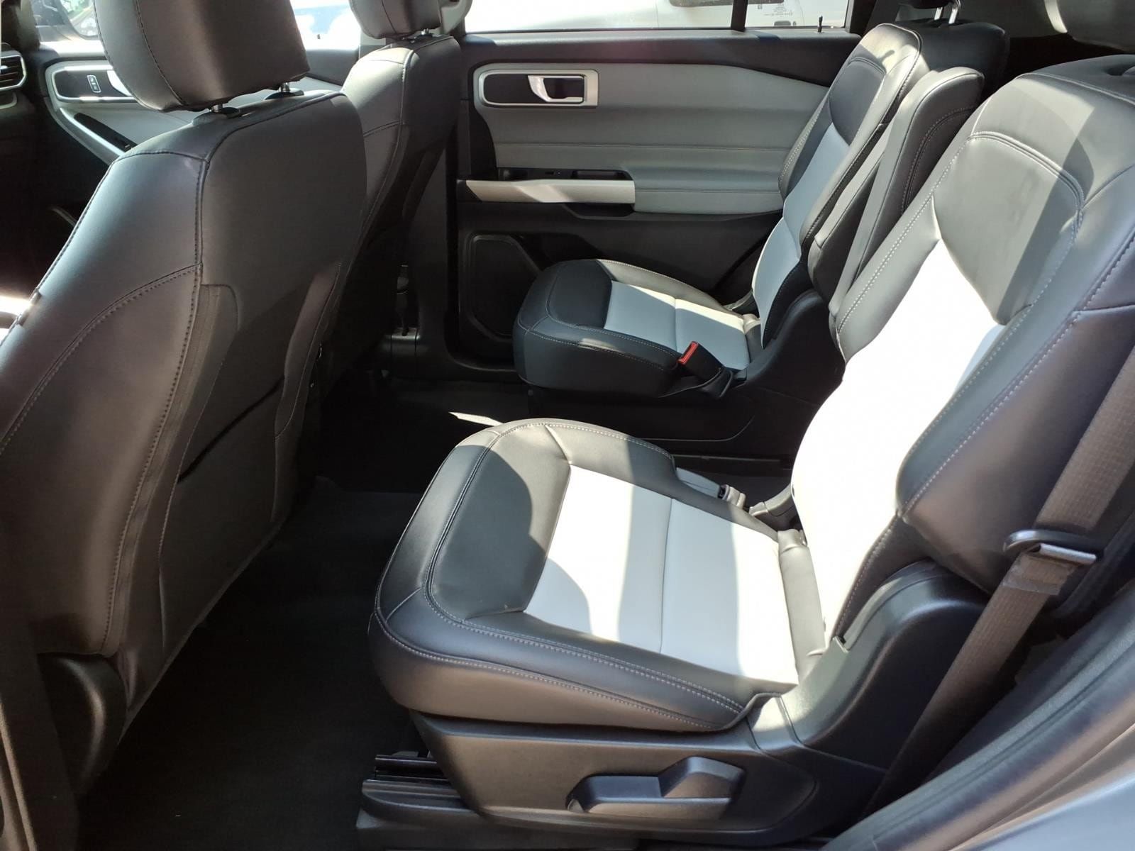 Used 2023 Ford Explorer XLT w/ Equipment Group 202A AWD/4WD image 25